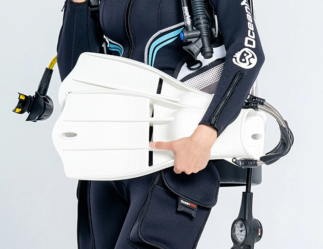 OceanMAX 噴射橡膠蛙鞋 -純粹白